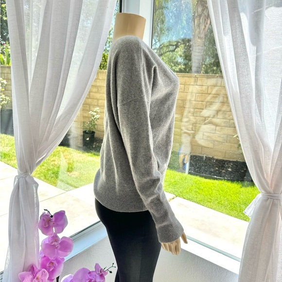 Reformation Gray Cashmere & Wool Sweater in Gray Size S Small V Neck Ribbed - Picture 2 of 6